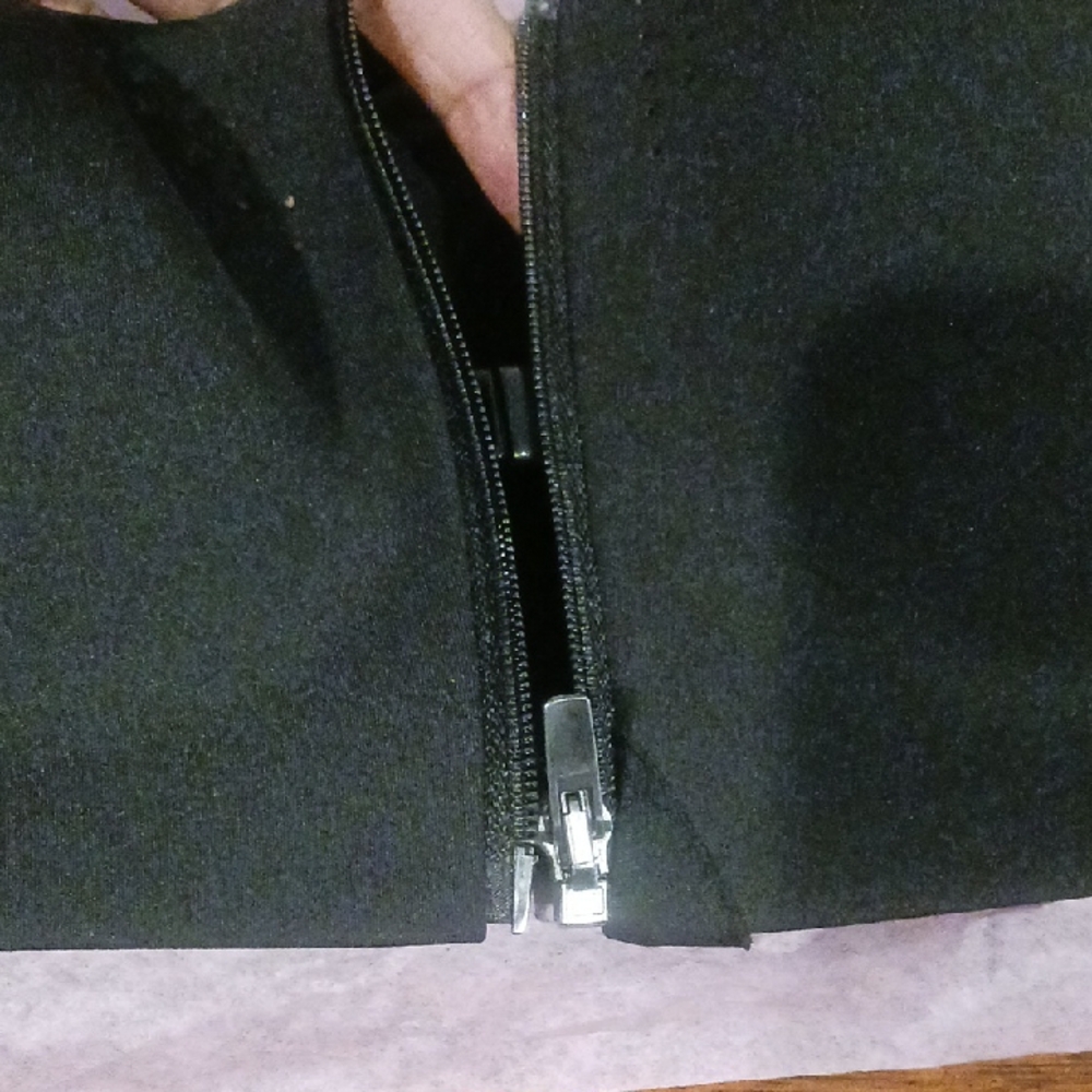Jockey Black Zip-Front Sports Bra - Picture 5 of 13